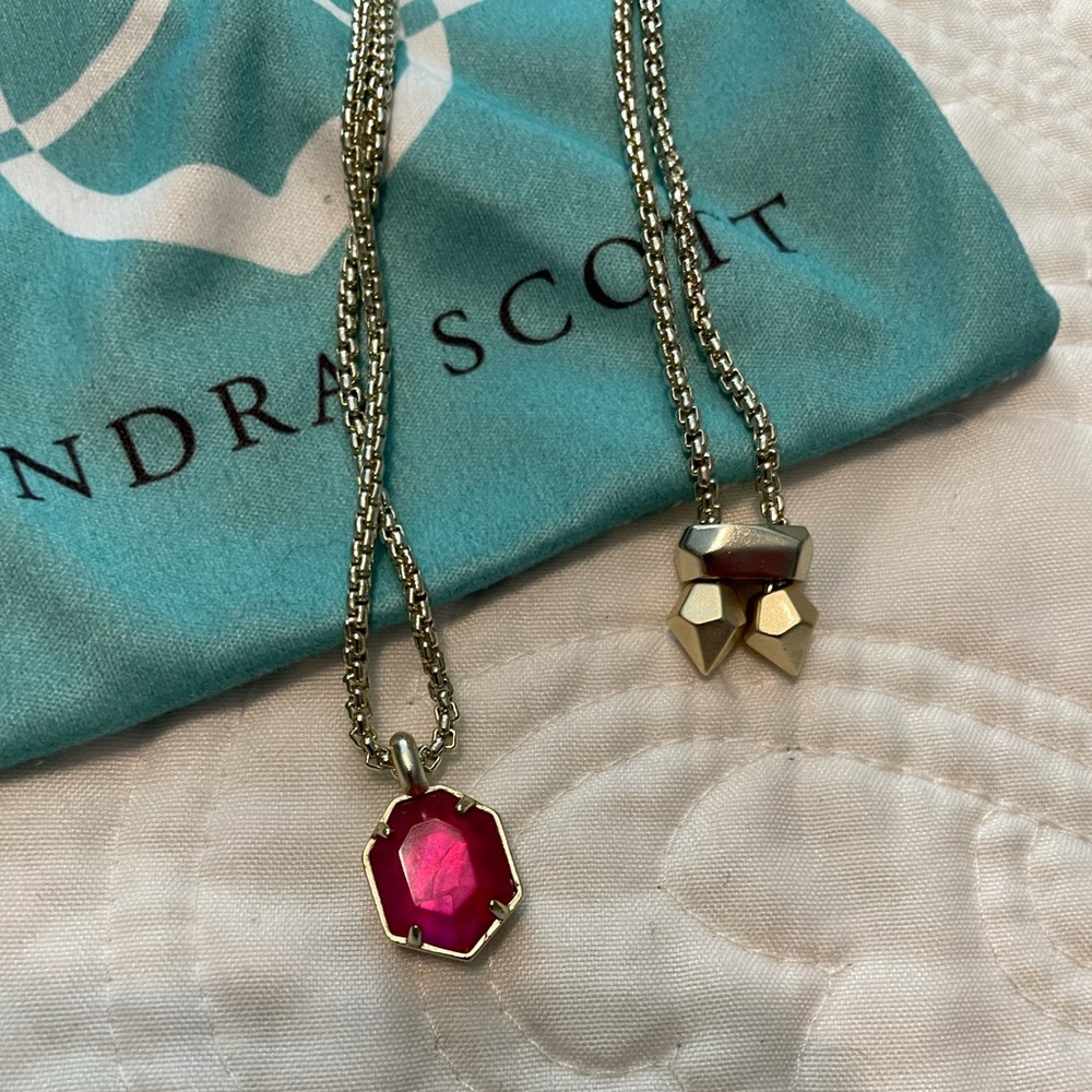 Kendra Scott Cynthia Pendant Necklace Gold and Red - NWOT